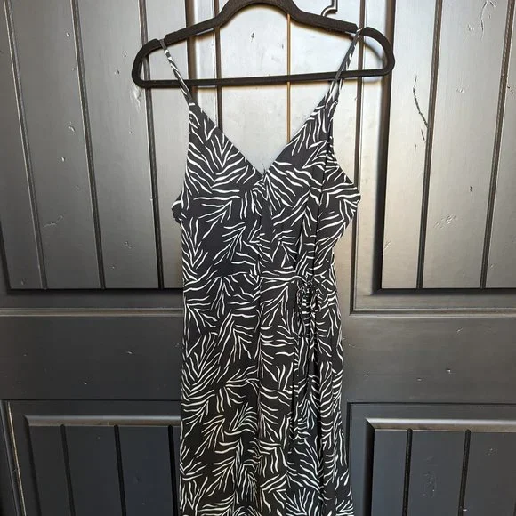Nine West Black and White Dress, Size Medium ** HOC Winter Nine West Black and White Dress, Size Medium ** HOC Winter